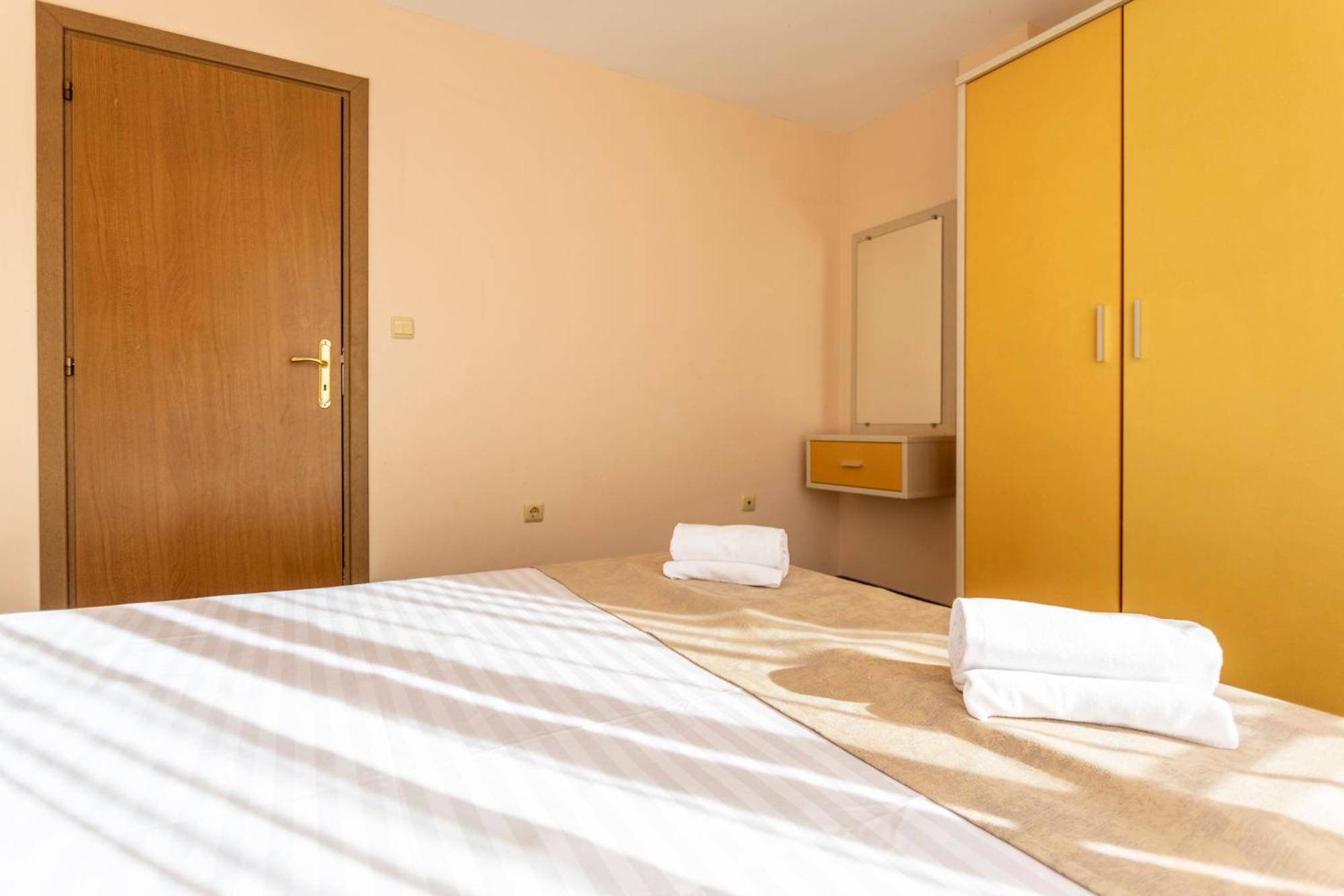 Aparthotel Hotel Prestige City II Приморсько Екстер'єр фото
